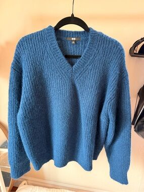 Uniqlo Blue Ribbed V-Neck Sweater